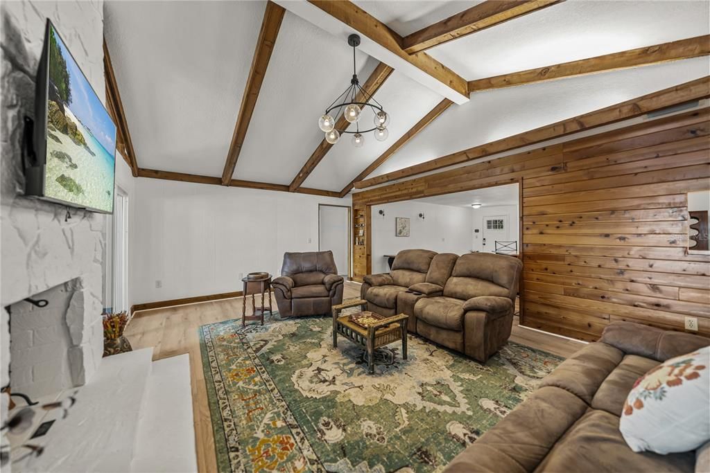 En Venta: $999,900 (4 camas, 3 baños, 2660 Pies cuadrados)