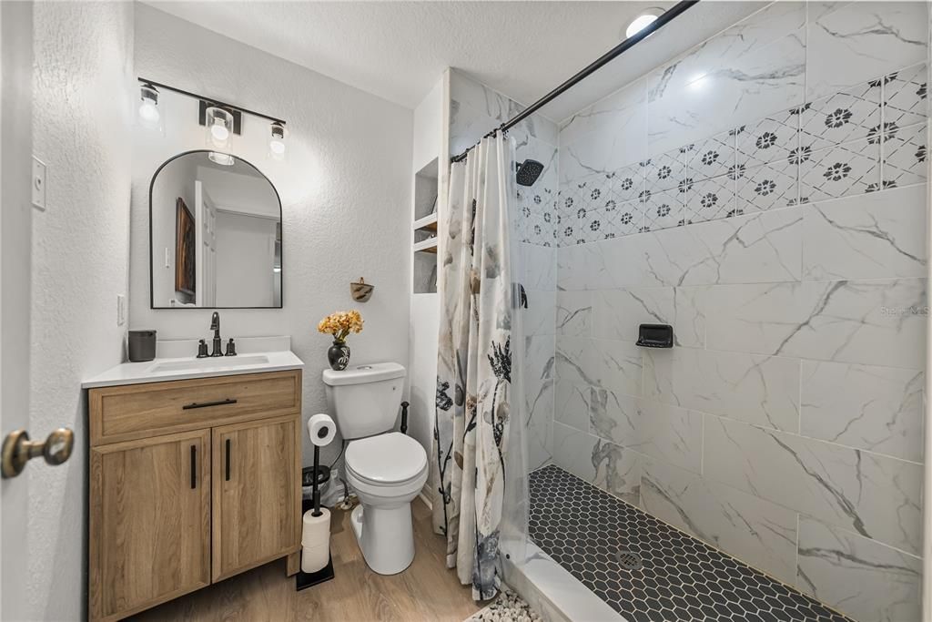 En Venta: $999,900 (4 camas, 3 baños, 2660 Pies cuadrados)