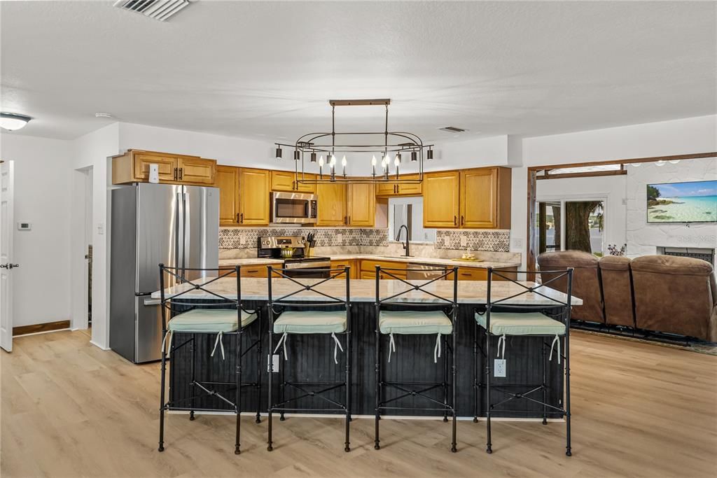 En Venta: $999,900 (4 camas, 3 baños, 2660 Pies cuadrados)