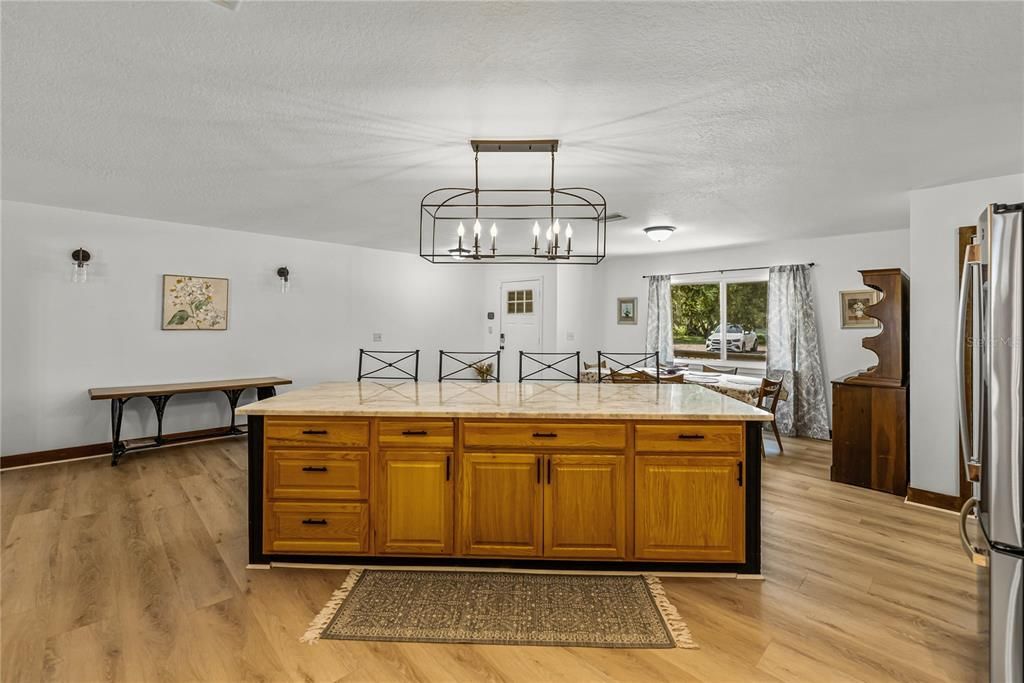 En Venta: $999,900 (4 camas, 3 baños, 2660 Pies cuadrados)