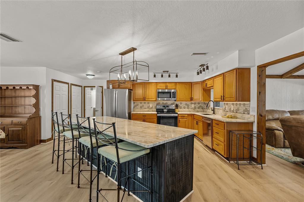 En Venta: $999,900 (4 camas, 3 baños, 2660 Pies cuadrados)