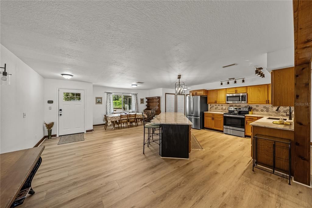 En Venta: $999,900 (4 camas, 3 baños, 2660 Pies cuadrados)