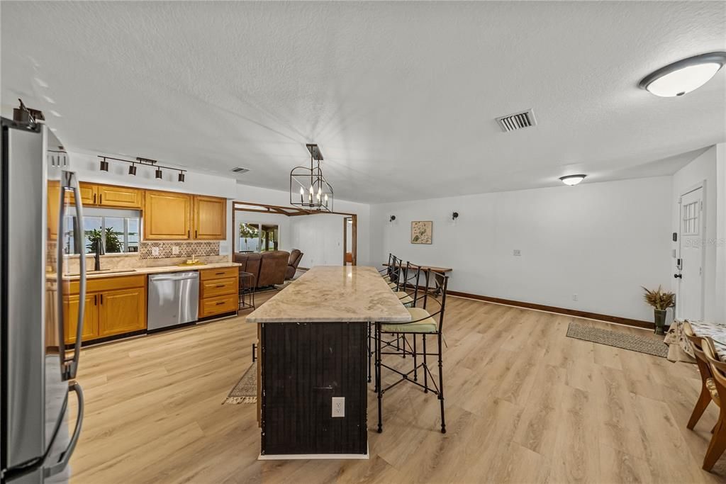 En Venta: $999,900 (4 camas, 3 baños, 2660 Pies cuadrados)