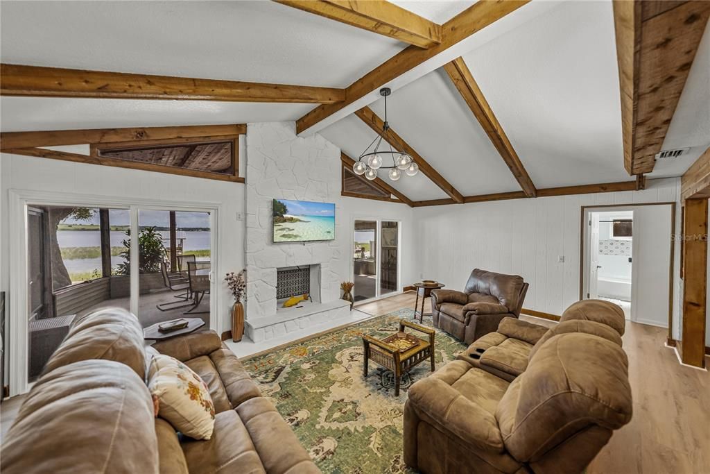 En Venta: $999,900 (4 camas, 3 baños, 2660 Pies cuadrados)