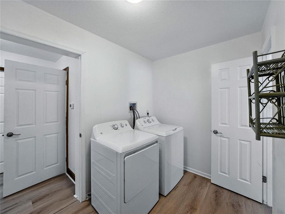 En Venta: $999,900 (4 camas, 3 baños, 2660 Pies cuadrados)