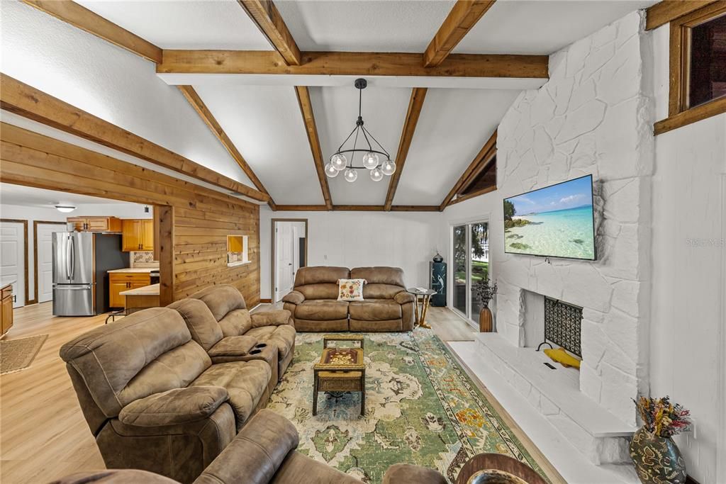 En Venta: $999,900 (4 camas, 3 baños, 2660 Pies cuadrados)