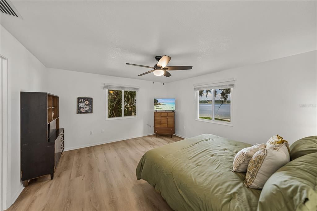 En Venta: $999,900 (4 camas, 3 baños, 2660 Pies cuadrados)