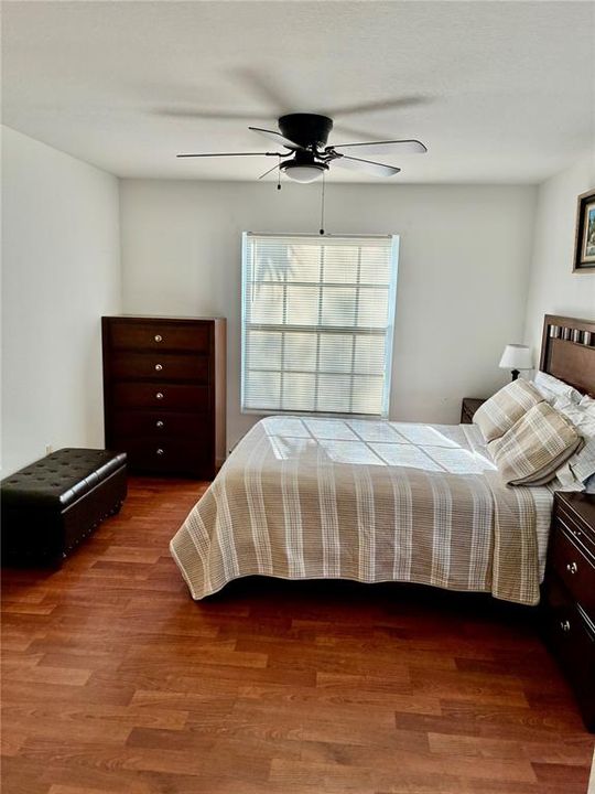 待售: $212,000 (2 贝兹, 1 浴室, 873 平方英尺)