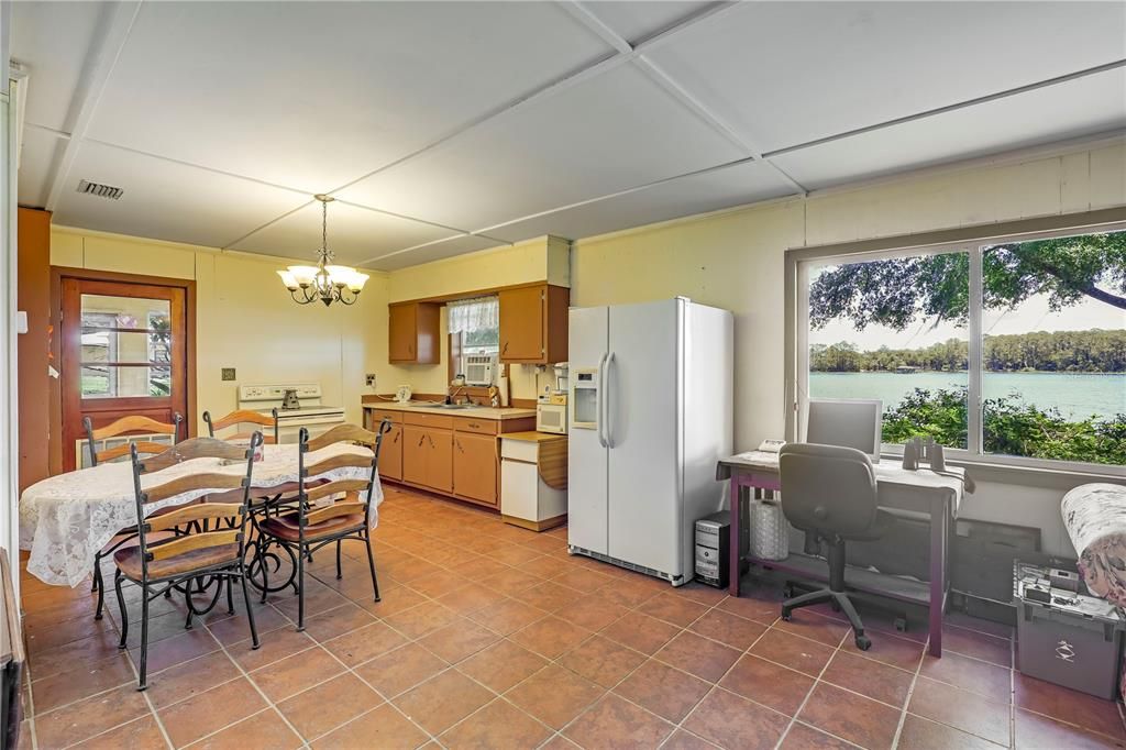 待售: $298,000 (2 贝兹, 1 浴室, 1039 平方英尺)