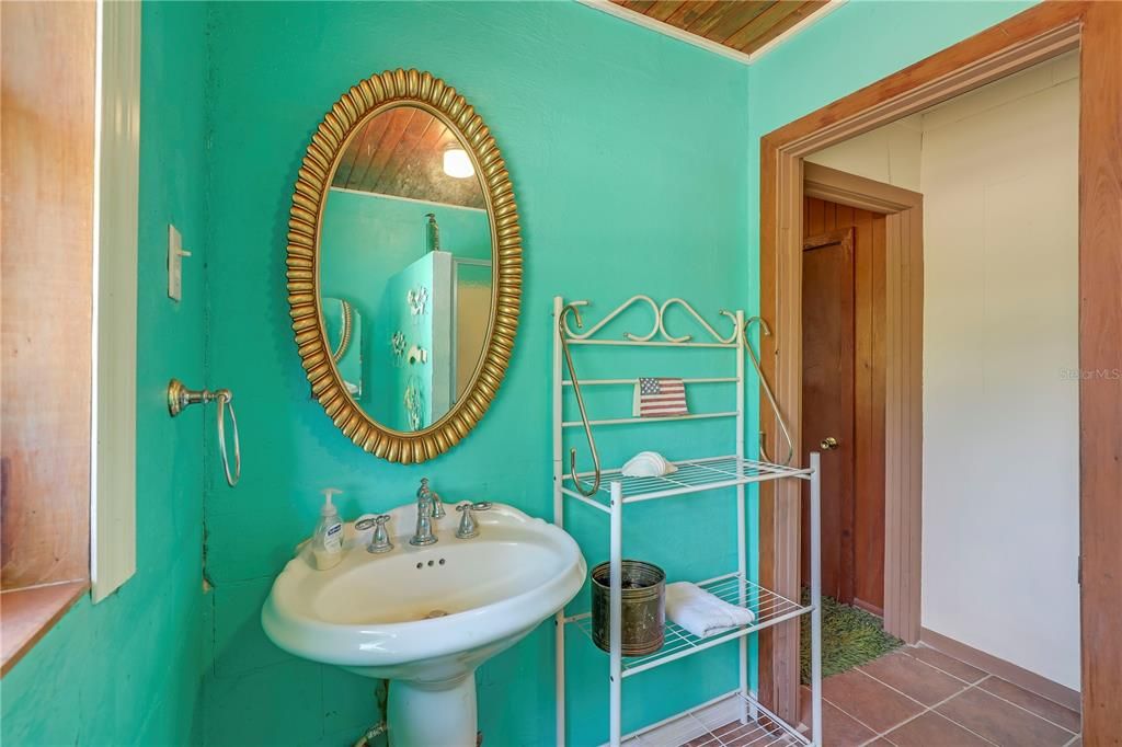 待售: $298,000 (2 贝兹, 1 浴室, 1039 平方英尺)