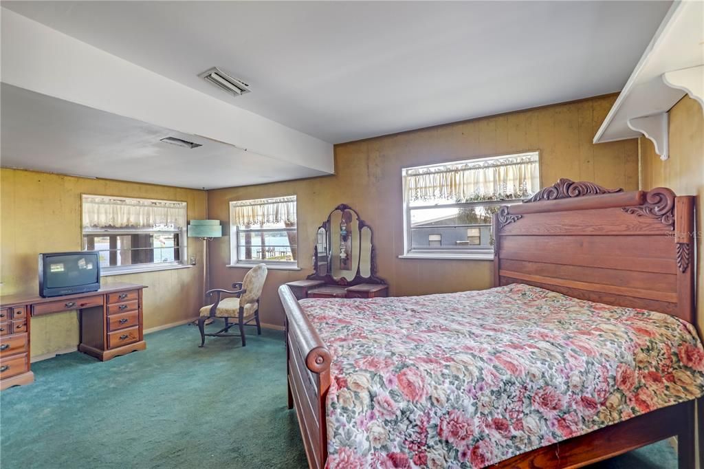 待售: $298,000 (2 贝兹, 1 浴室, 1039 平方英尺)