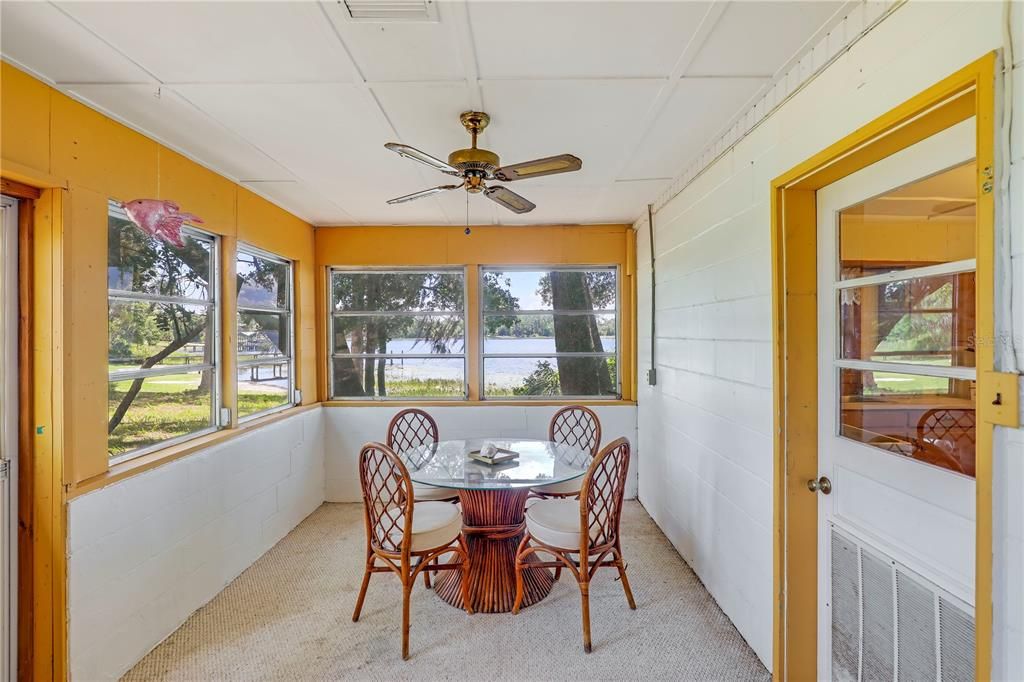 待售: $298,000 (2 贝兹, 1 浴室, 1039 平方英尺)