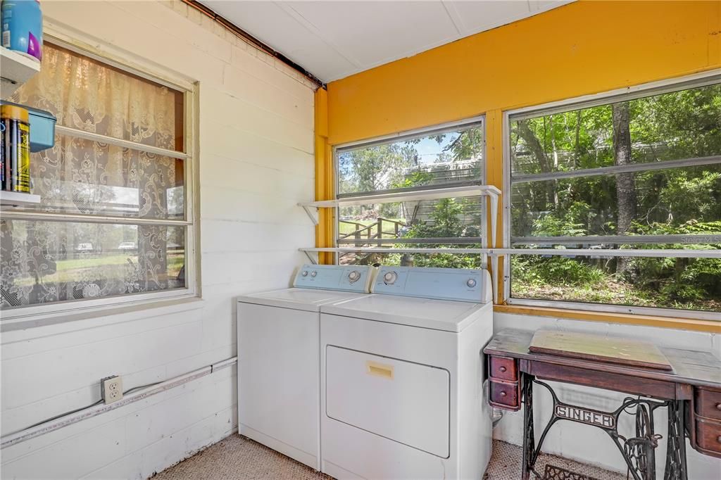 待售: $298,000 (2 贝兹, 1 浴室, 1039 平方英尺)