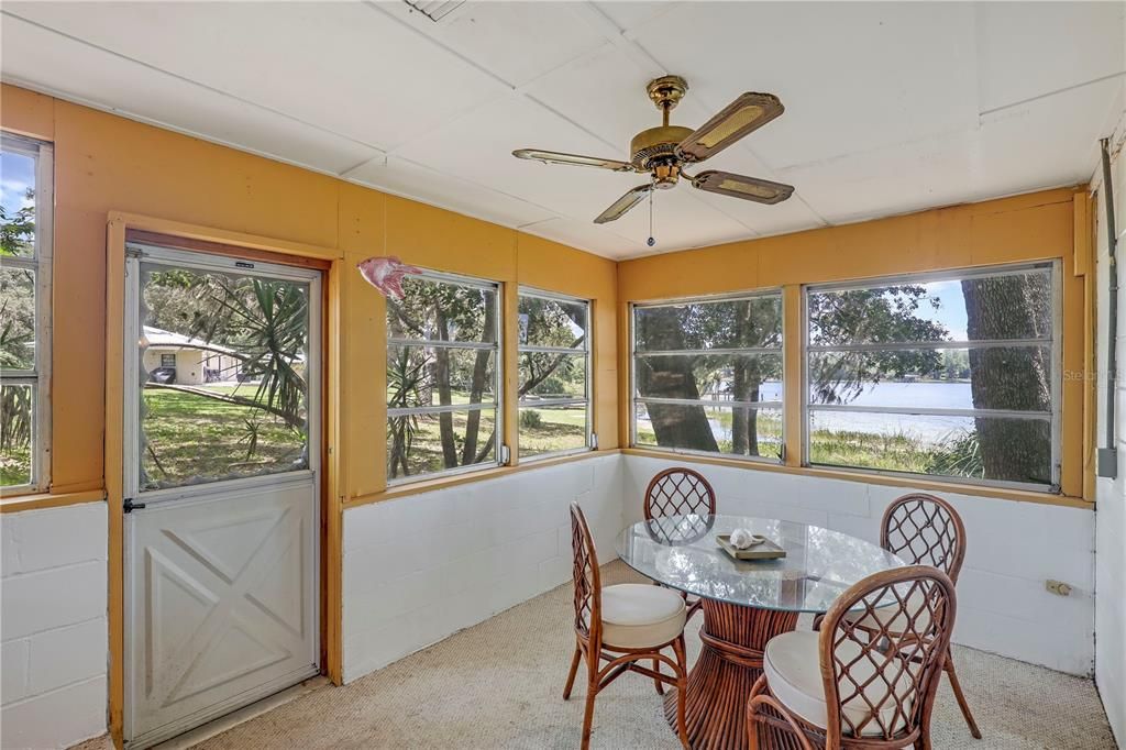 待售: $298,000 (2 贝兹, 1 浴室, 1039 平方英尺)