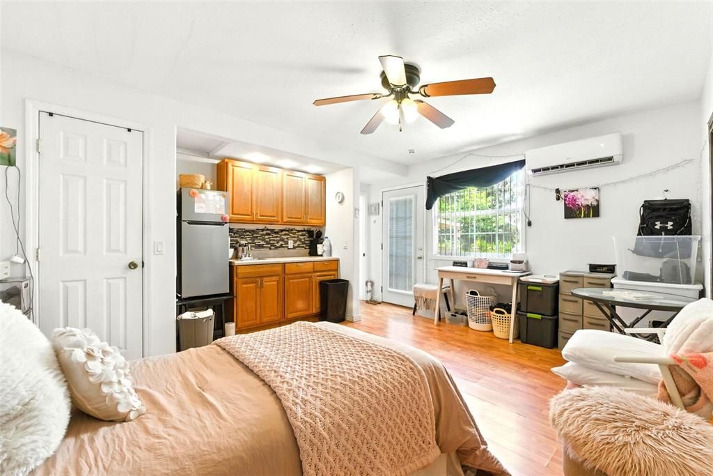 待售: $375,000 (5 贝兹, 5 浴室, 2374 平方英尺)