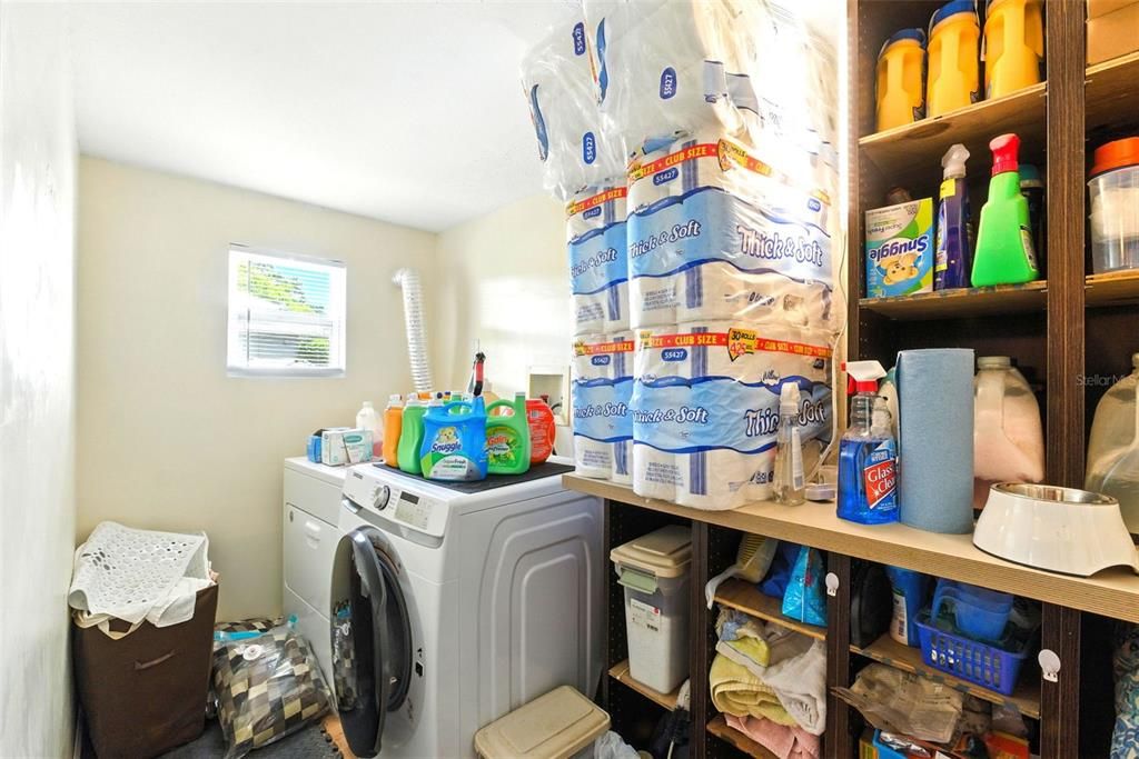 待售: $375,000 (5 贝兹, 5 浴室, 2374 平方英尺)