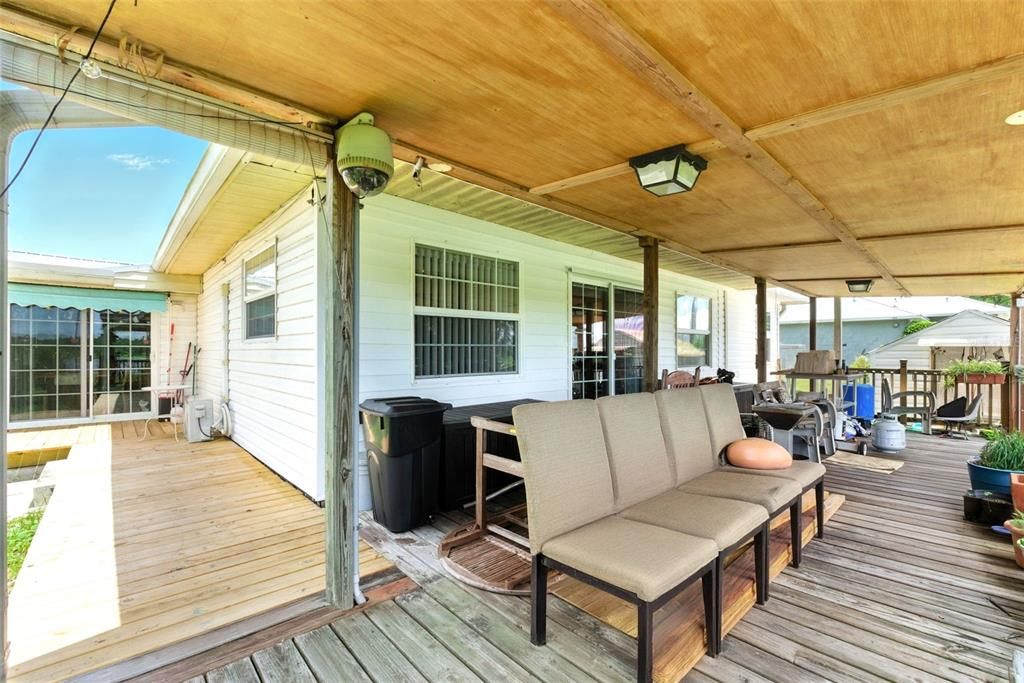 待售: $375,000 (5 贝兹, 5 浴室, 2374 平方英尺)