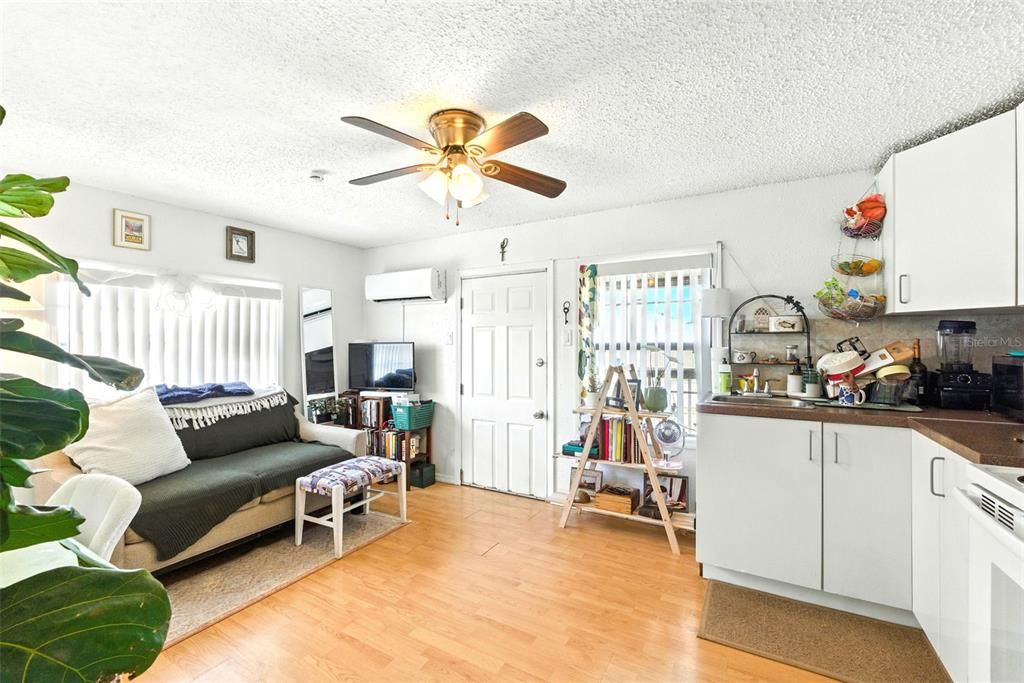 待售: $375,000 (5 贝兹, 5 浴室, 2374 平方英尺)