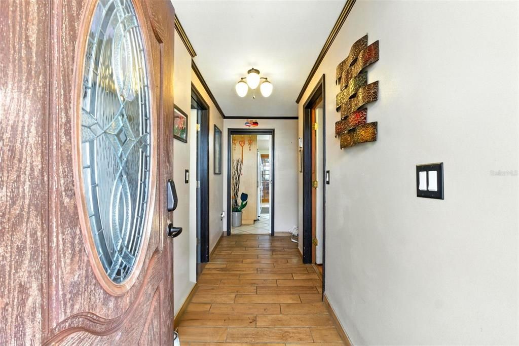 待售: $375,000 (5 贝兹, 5 浴室, 2374 平方英尺)