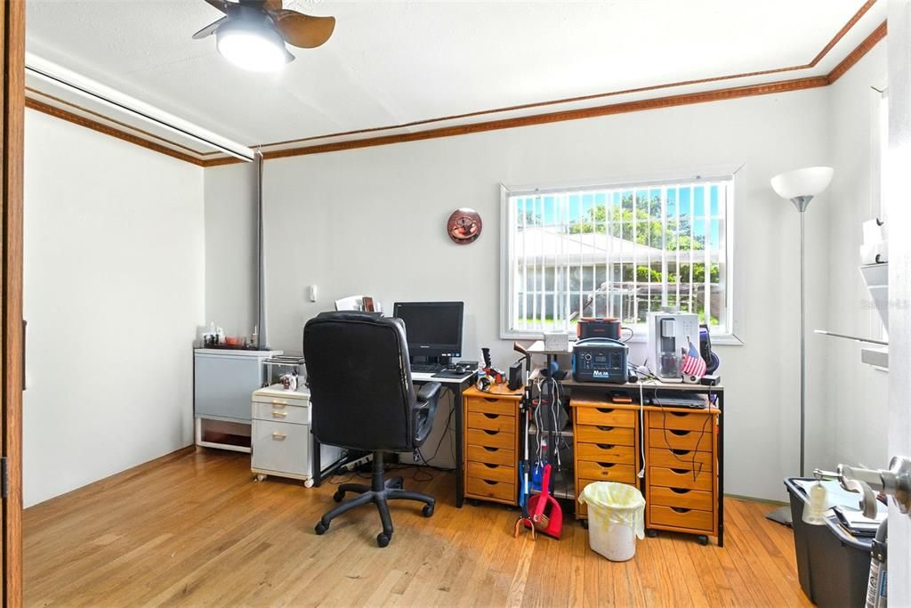 待售: $375,000 (5 贝兹, 5 浴室, 2374 平方英尺)