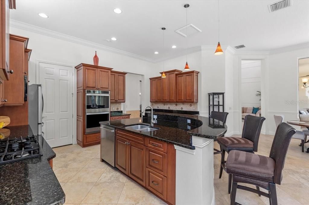 На продажу: $1,240,000 (4 спален, 4 ванн, 4896 Квадратных фут)