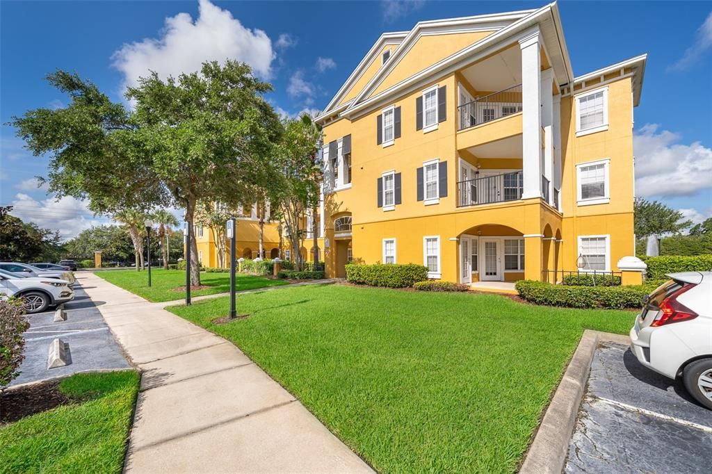 待售: $175,000 (1 贝兹, 1 浴室, 782 平方英尺)