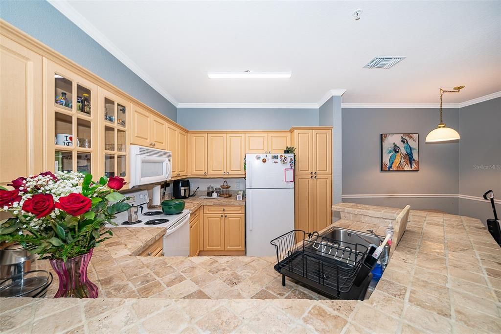 待售: $175,000 (1 贝兹, 1 浴室, 782 平方英尺)