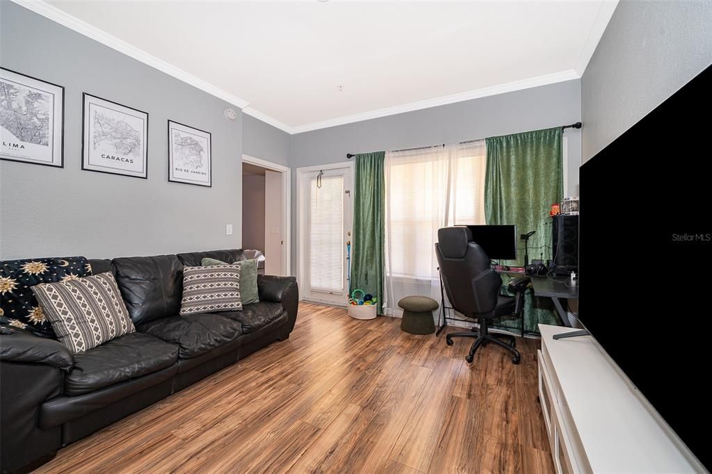 待售: $175,000 (1 贝兹, 1 浴室, 782 平方英尺)