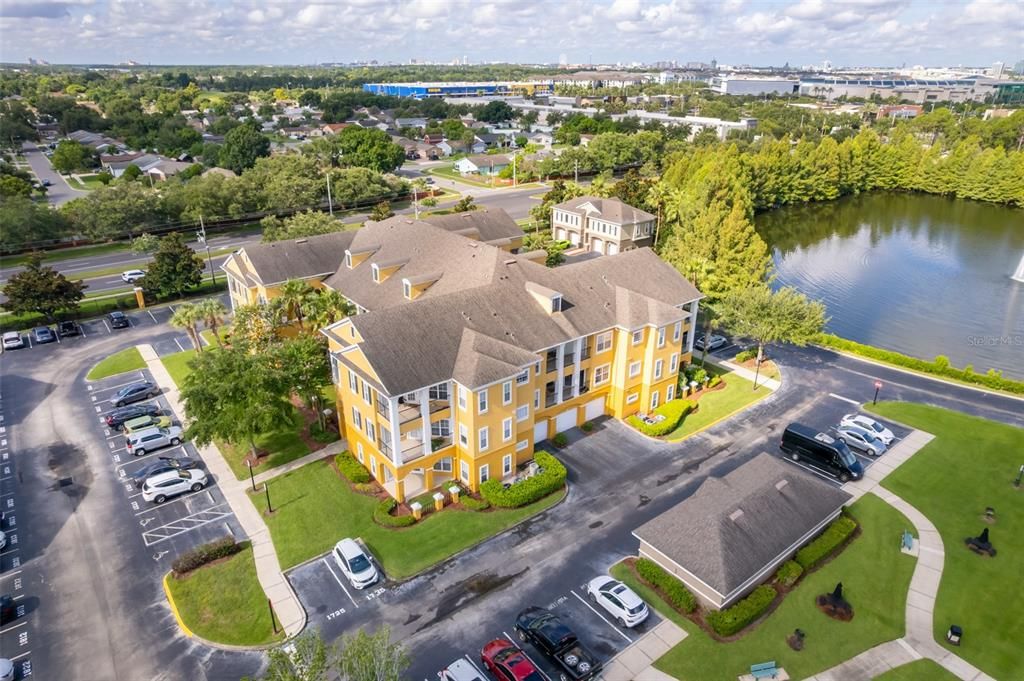 待售: $175,000 (1 贝兹, 1 浴室, 782 平方英尺)