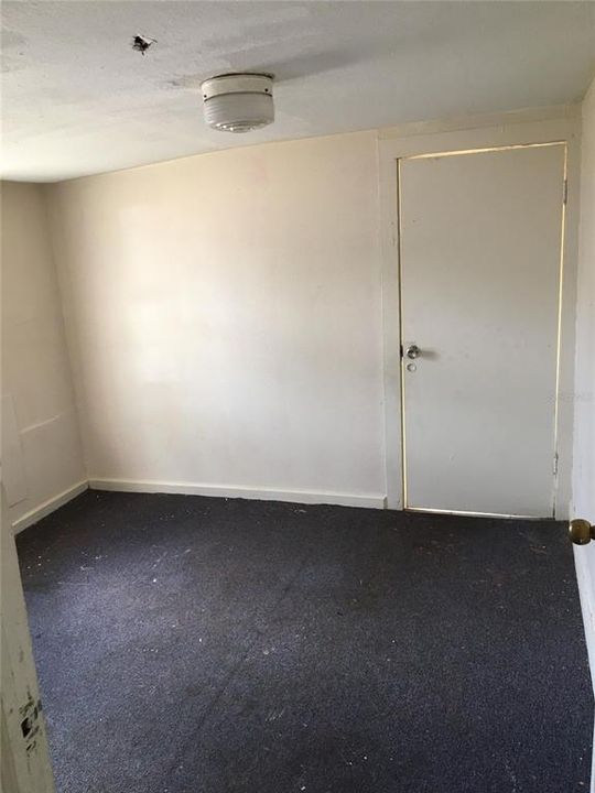 For Rent: $800 (2 beds, 1 baths, 800 Square Feet)