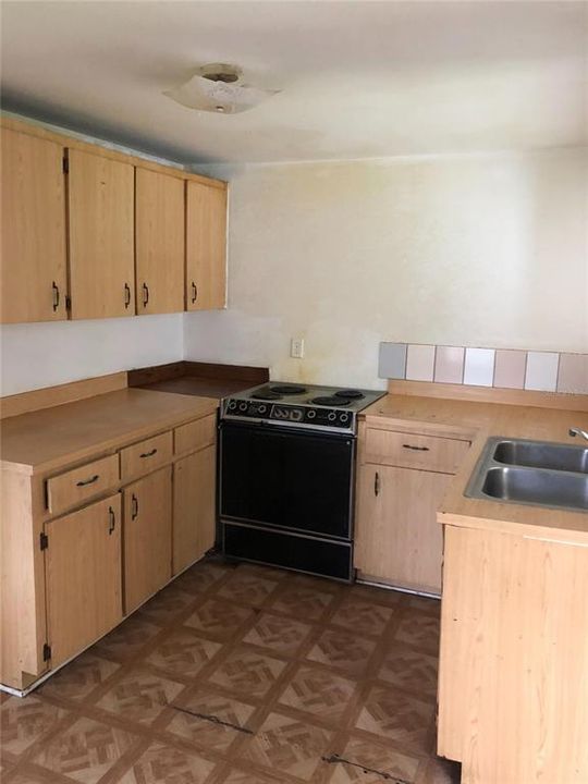 For Rent: $800 (2 beds, 1 baths, 800 Square Feet)