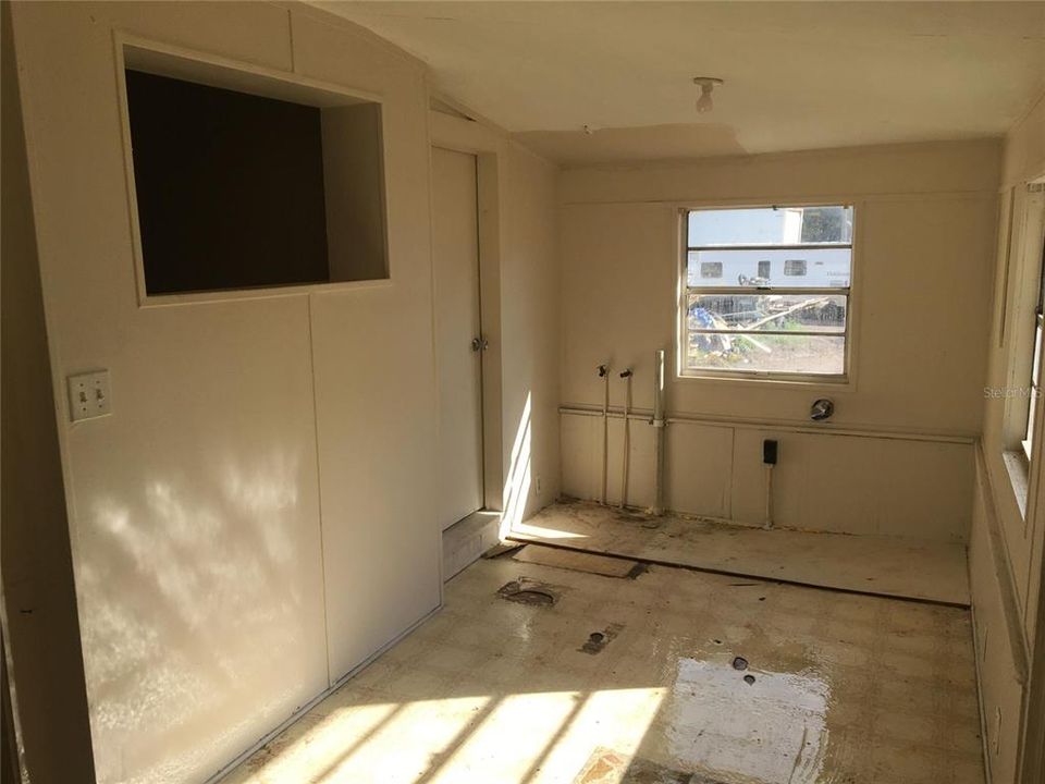 For Rent: $800 (2 beds, 1 baths, 800 Square Feet)