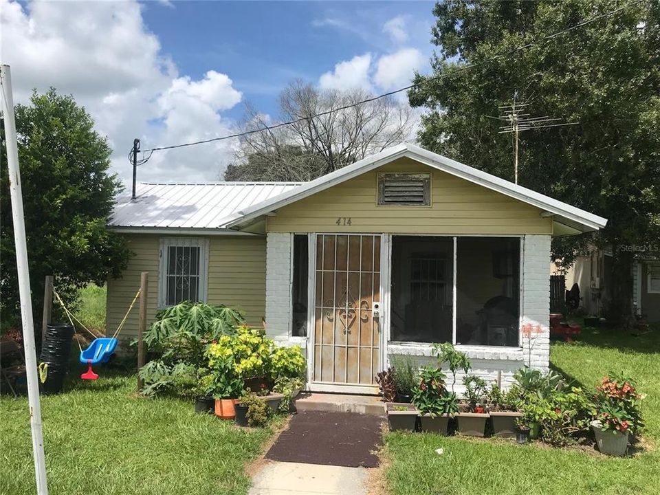 For Rent: $800 (2 beds, 1 baths, 800 Square Feet)