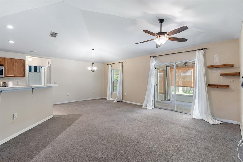 For Sale: $309,900 (3 beds, 2 baths, 1241 Square Feet)