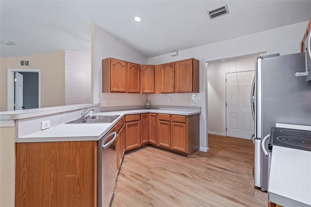 For Sale: $309,900 (3 beds, 2 baths, 1241 Square Feet)