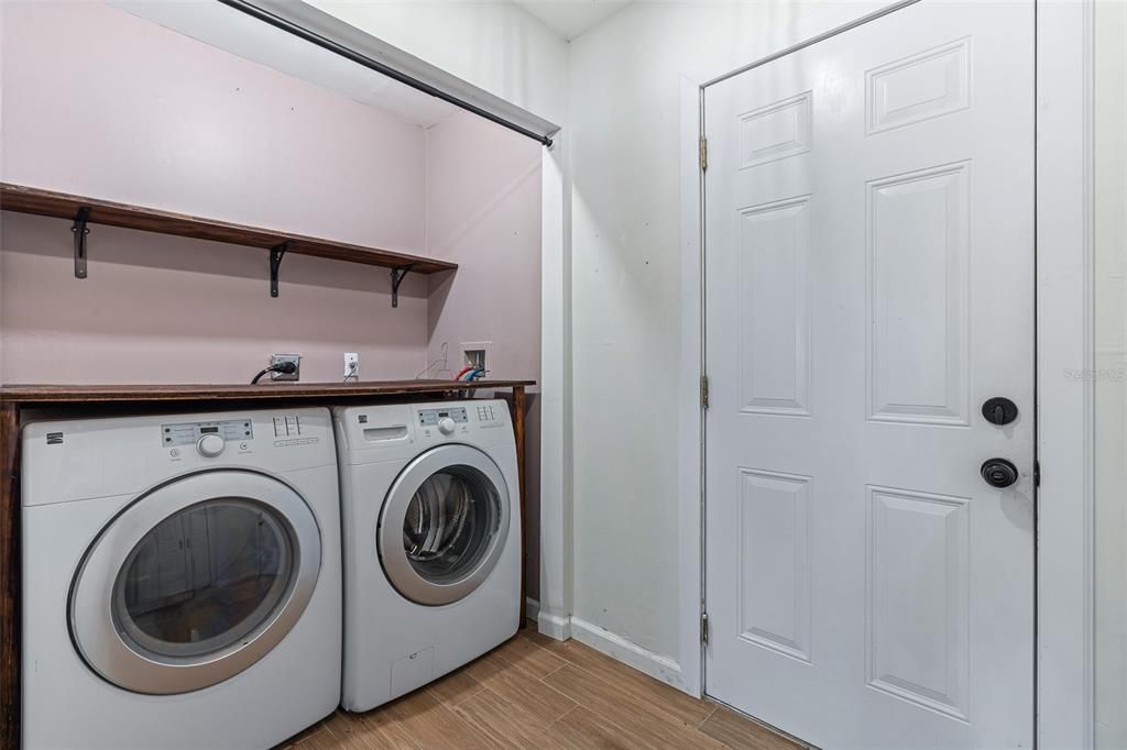 For Sale: $309,900 (3 beds, 2 baths, 1241 Square Feet)