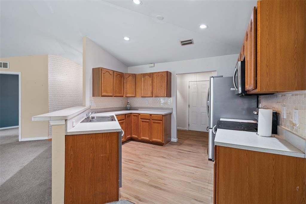 For Sale: $309,900 (3 beds, 2 baths, 1241 Square Feet)