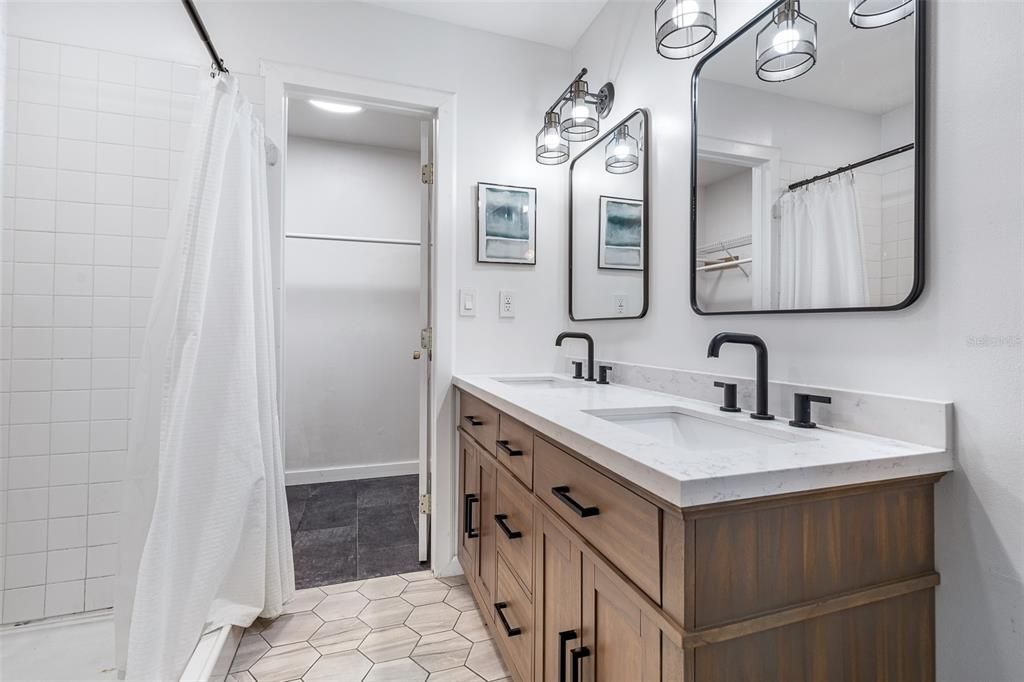 For Sale: $309,900 (3 beds, 2 baths, 1241 Square Feet)