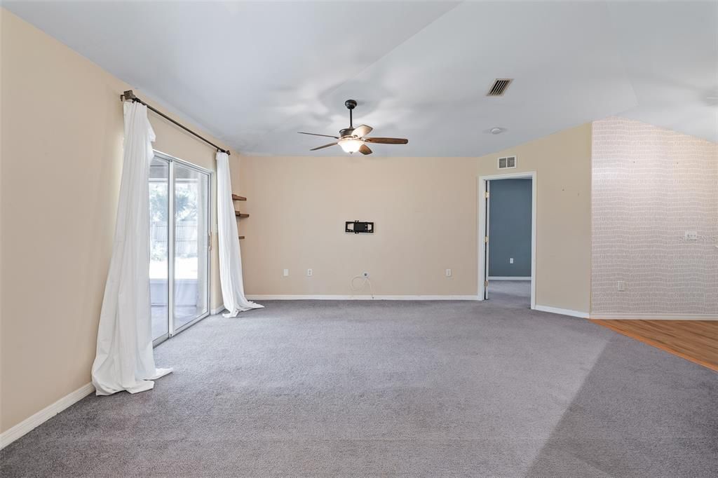 For Sale: $309,900 (3 beds, 2 baths, 1241 Square Feet)