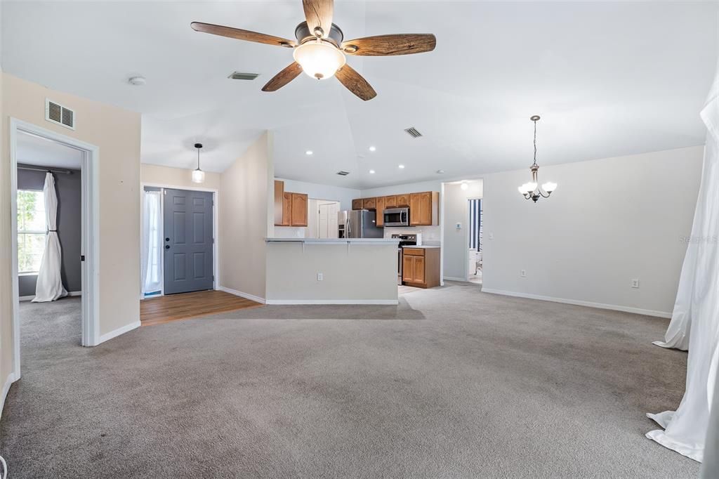 For Sale: $309,900 (3 beds, 2 baths, 1241 Square Feet)