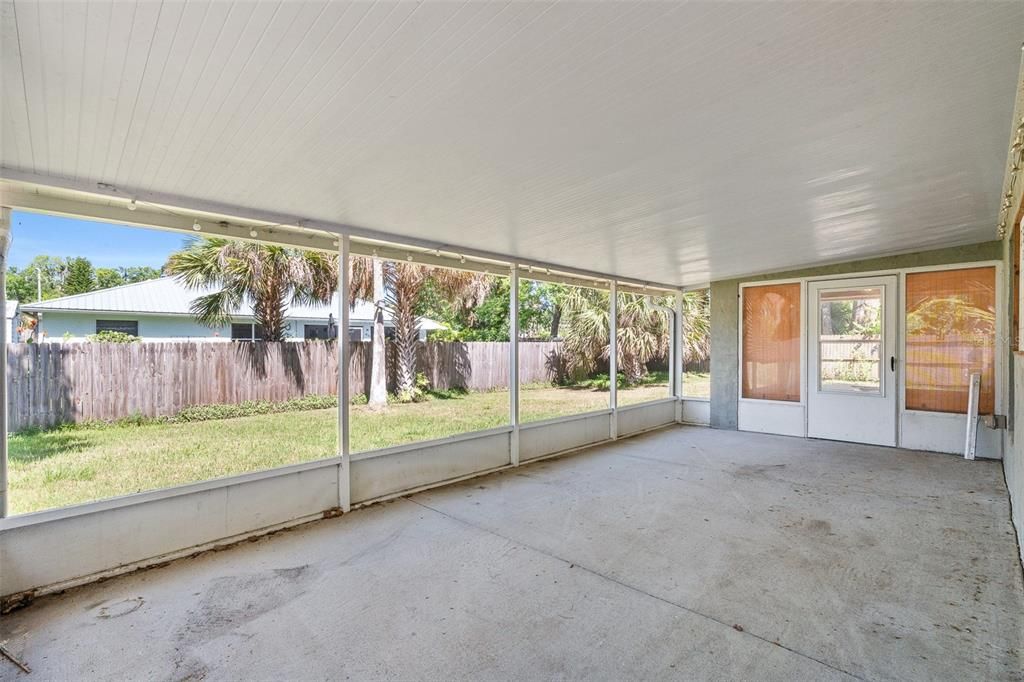 For Sale: $309,900 (3 beds, 2 baths, 1241 Square Feet)