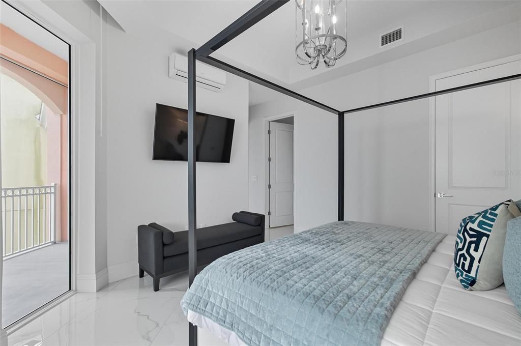 For Sale: $1,249,000 (3 beds, 3 baths, 1818 Square Feet)