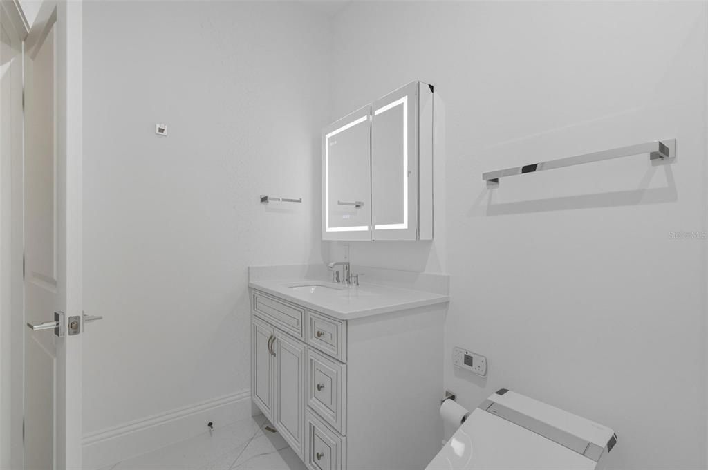 For Sale: $1,249,000 (3 beds, 3 baths, 1818 Square Feet)