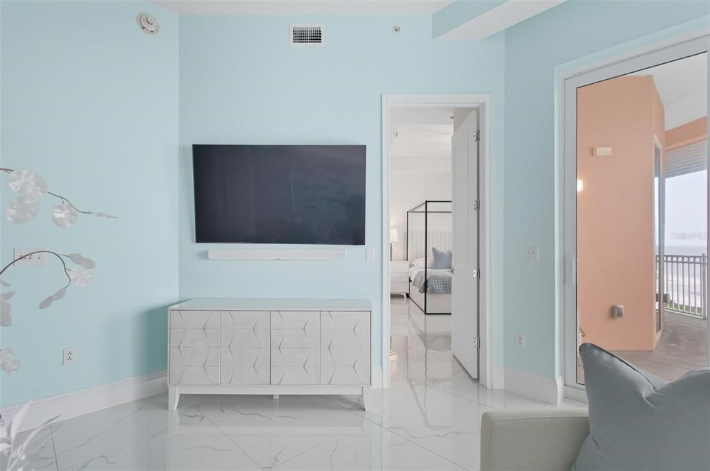 For Sale: $1,249,000 (3 beds, 3 baths, 1818 Square Feet)