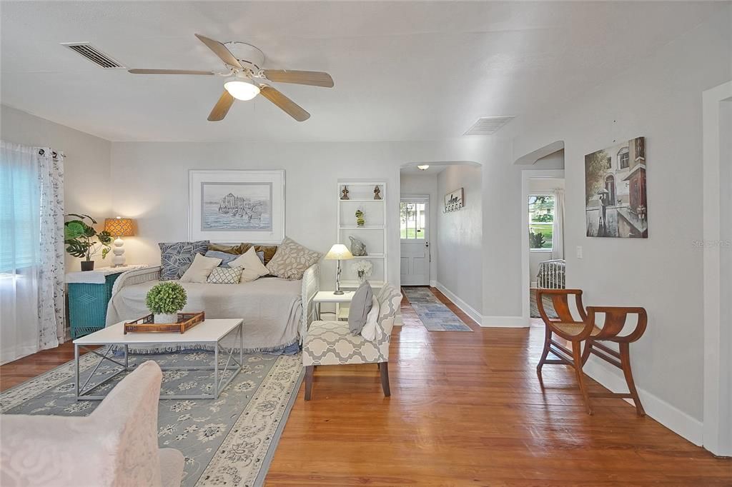 En Venta: $469,000 (2 camas, 1 baños, 1093 Pies cuadrados)