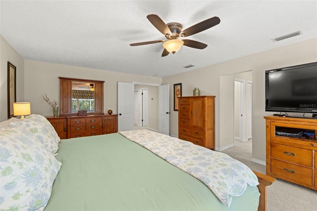 合同活跃: $480,000 (4 贝兹, 2 浴室, 2275 平方英尺)