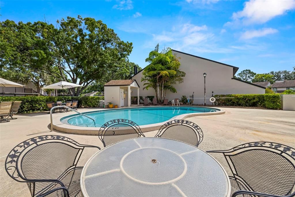 合同活跃: $480,000 (4 贝兹, 2 浴室, 2275 平方英尺)