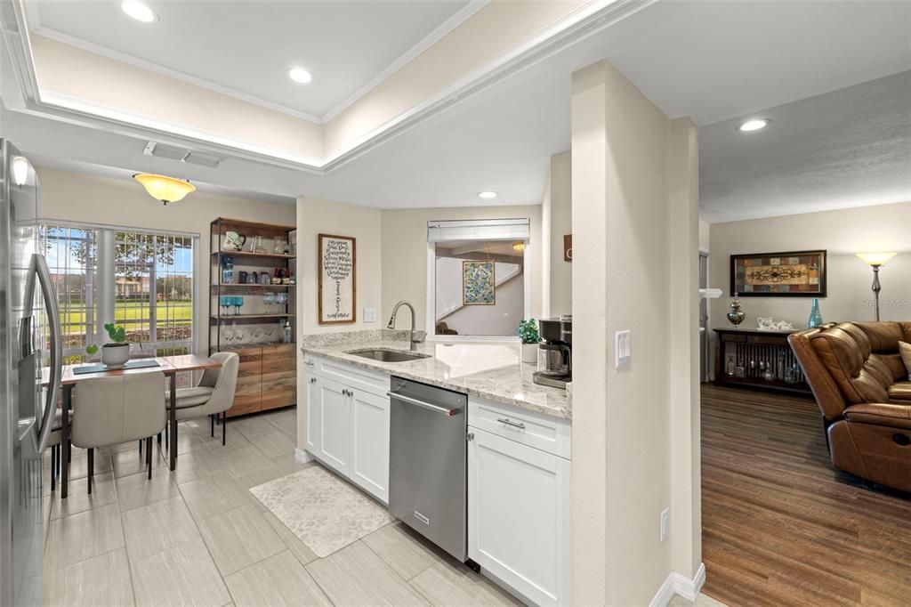 合同活跃: $480,000 (4 贝兹, 2 浴室, 2275 平方英尺)