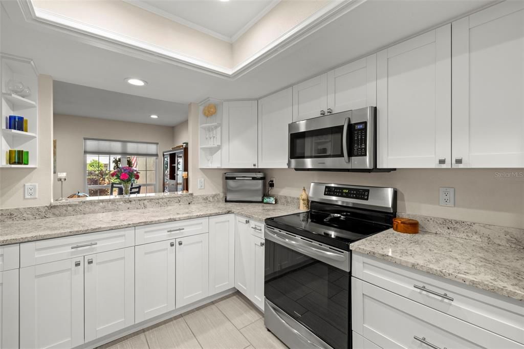 合同活跃: $480,000 (4 贝兹, 2 浴室, 2275 平方英尺)