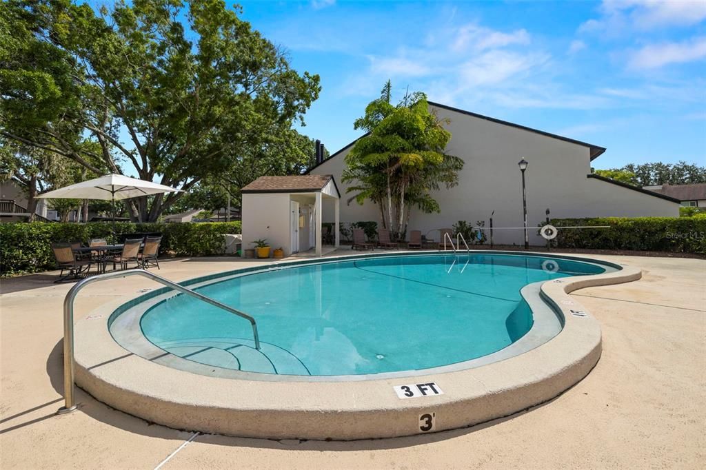 合同活跃: $480,000 (4 贝兹, 2 浴室, 2275 平方英尺)